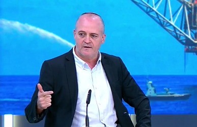 "כשהבעתי את דעתי בנושא ההתנתקות, אמרו לי: תשב, אתה מתנחל עם כיפה"