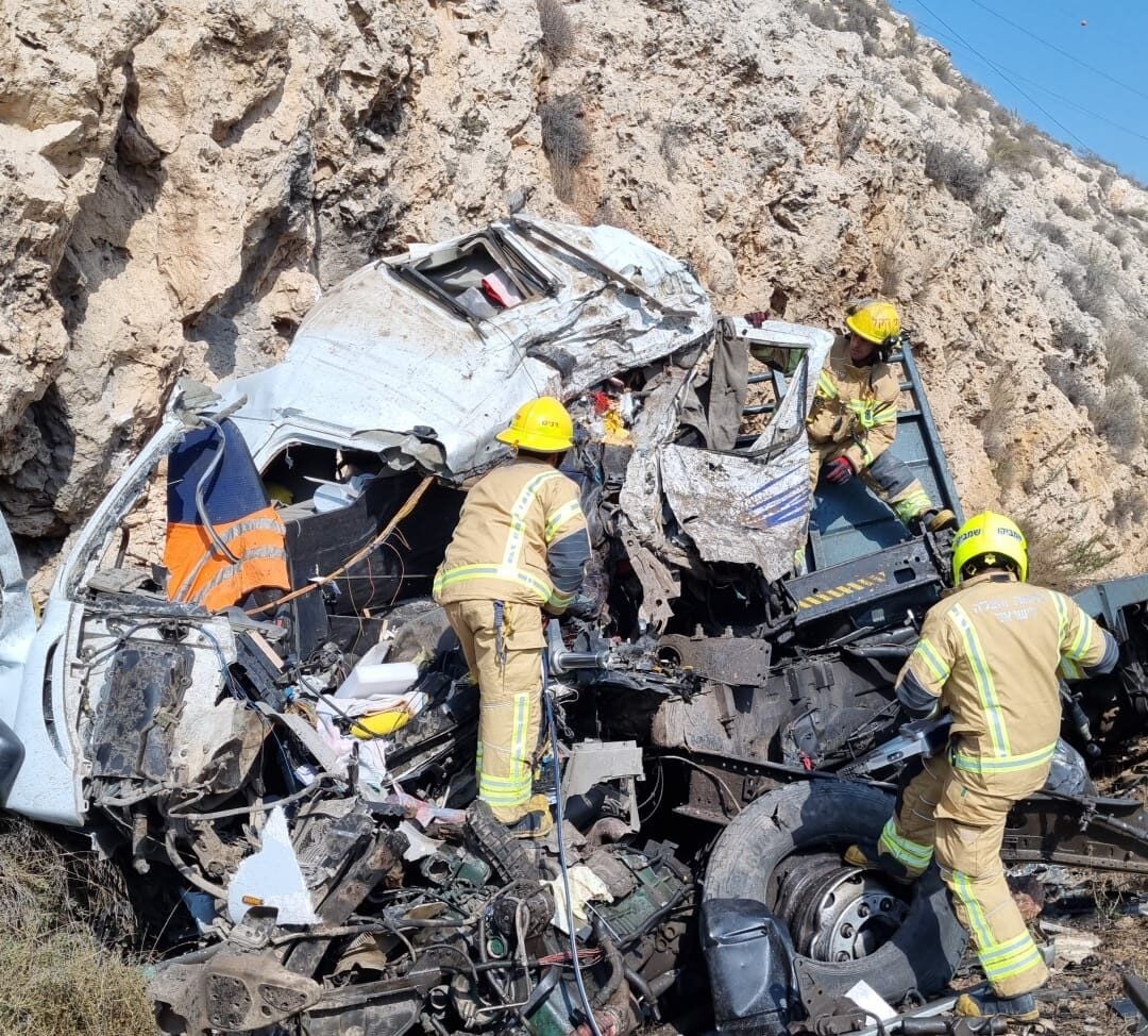 תאונה קטלנית בשומרון: שני הרוגים בהתנגשות בין משאיות סמוך לצומת תפוח