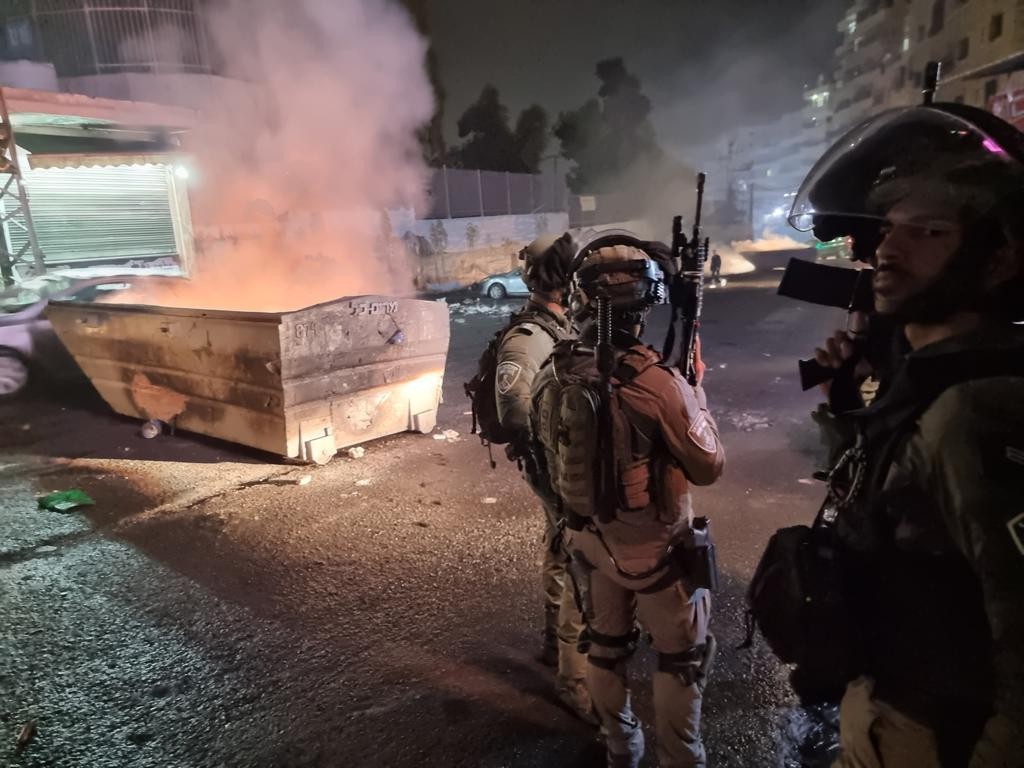 מזרח ירושלים בוערת שוב: ערבים מיידים אבנים, מציתים פחים וחוסמים צמתים