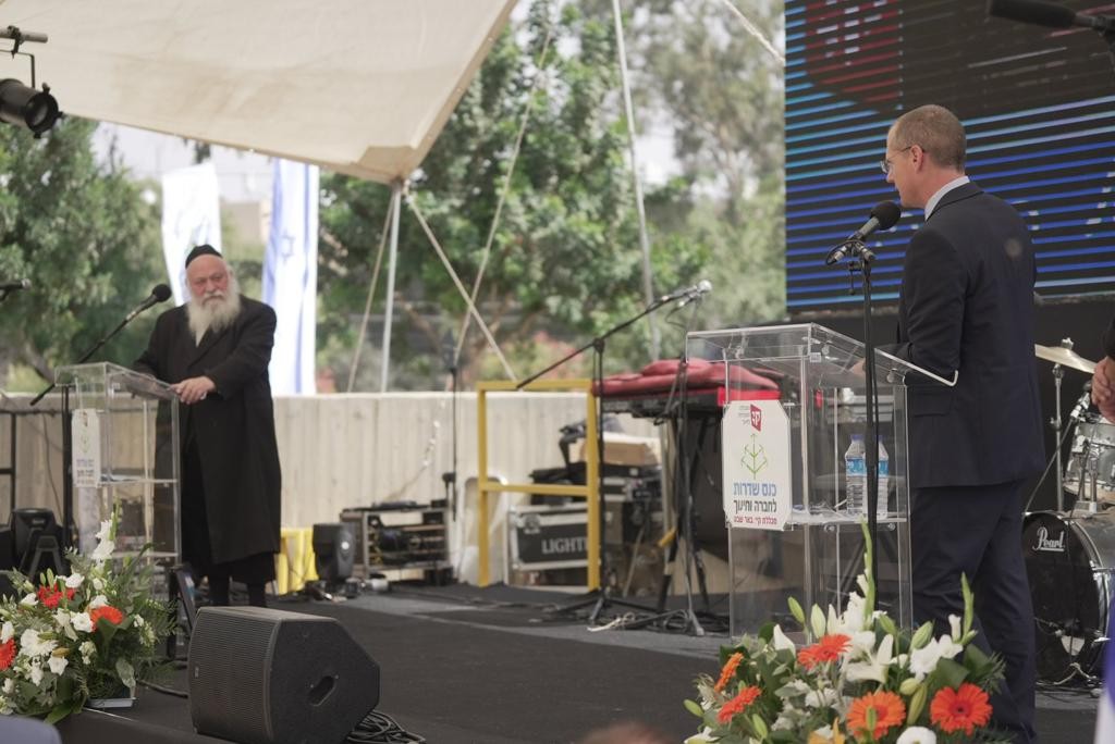 פורר: "הנחתי תפילין הבוקר"; גולדקנופף: "ממש למחוא לך כפיים"