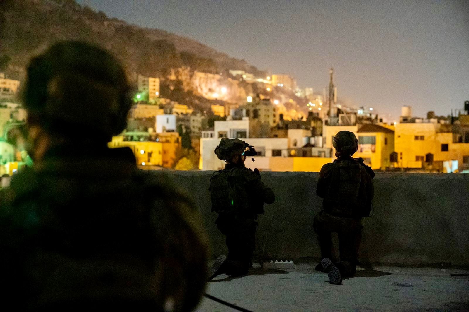 מבצע שובר גלים: כוחותינו עצרו 6 מבוקשים ברחבי יו"ש