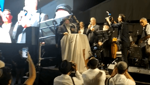 צעקות 'בוז' לעבר השרים גנץ וסער באירוע הקפות שניות