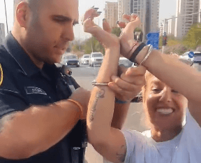 שי גולדן: טל גלבוע, מי ששם על ידייך אזיקים מנסה למנוע מכולנו להפגין