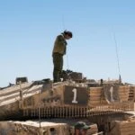 סתימת פיות: לחץ להשתיק רבנים שהתנגדו לשילוב בנות בשריון