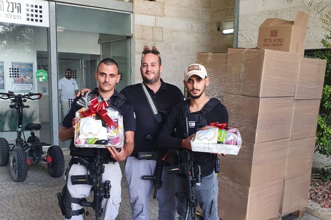 8 ימים לאחר הפיגוע: תושבי מעלה אדומים במחווה מרגשת לאנשי הביטחון
