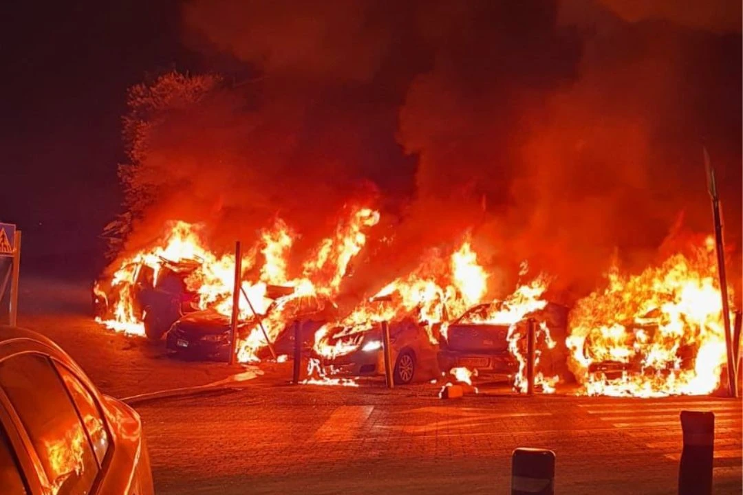 פשע שנאה ערבי: כלי רכב של יהודים הוצתו בכפר השילוח שבירושלים