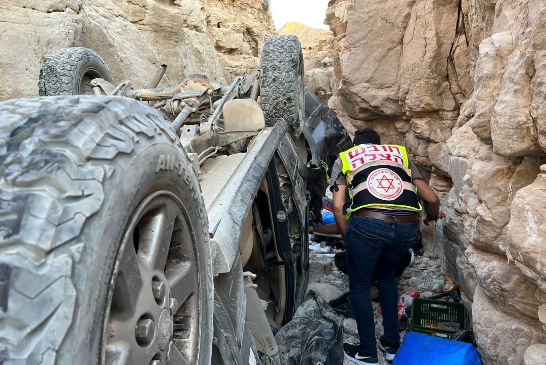 ג'יפ התהפך בנחל אוג - אישה בת 45 ושני ילדים פונו לביה"ח
