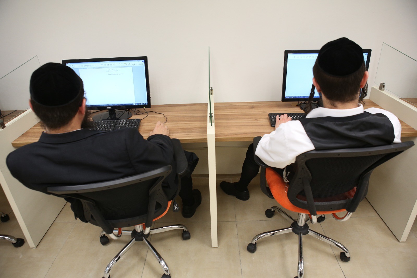 2023 בחברה החרדית: עובדים יותר ומעדיפים ללמוד טכנולוגיה