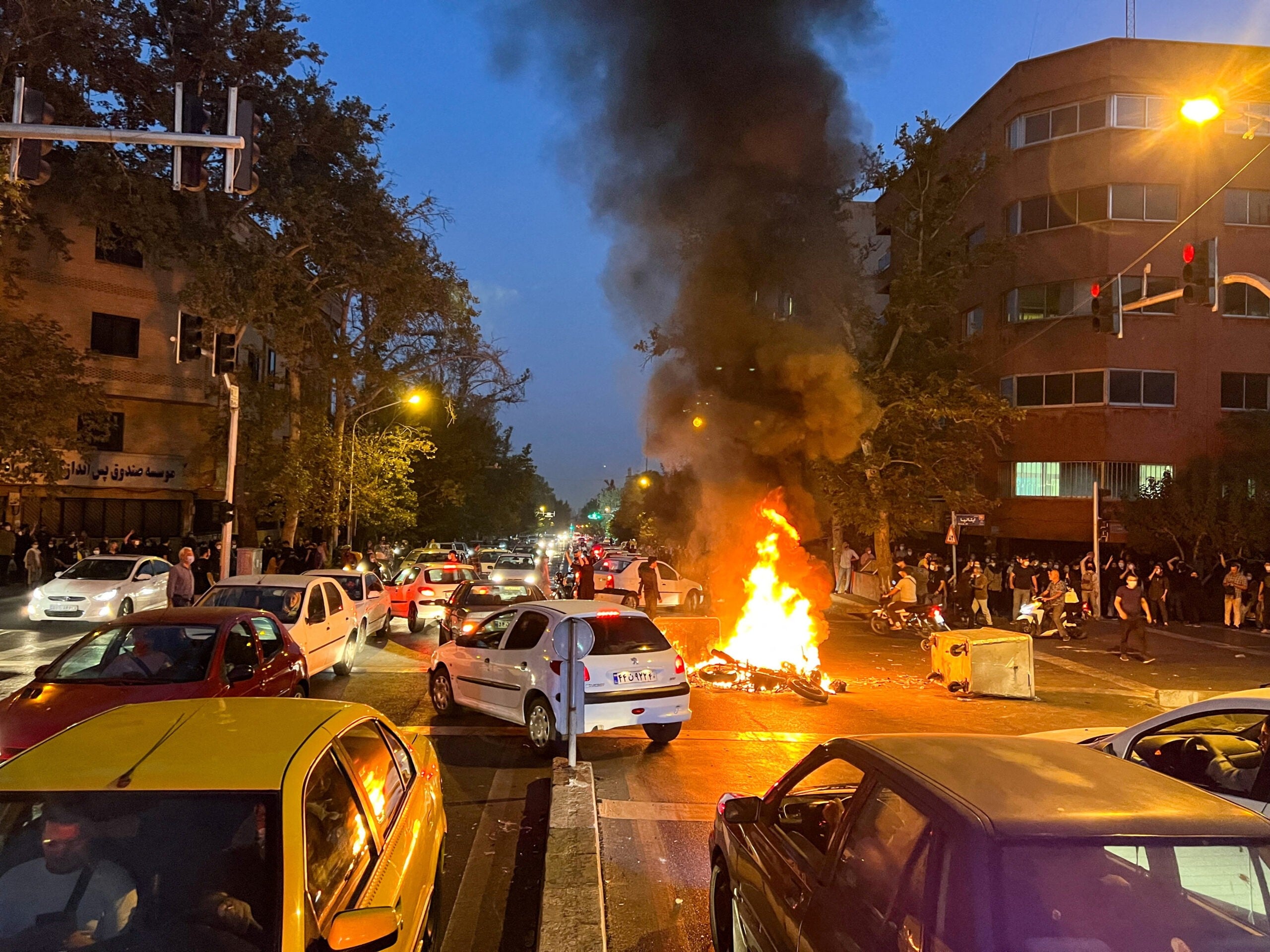 השבוע השביעי למחאה באיראן: משפטים פומביים ל- 1000 מפגינים בטהרן