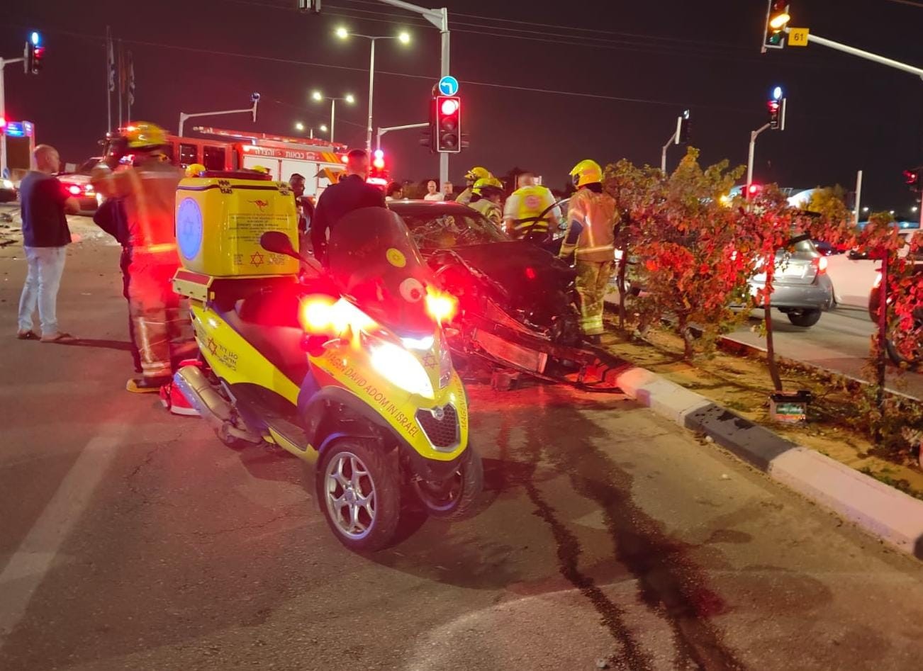 ראשל"צ: שני פצועים בינוני וקל בתאונת דרכים - פונו לביה"ח שמיר