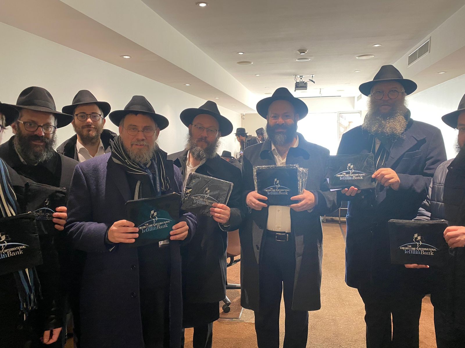 בשלושים לשליח הצעיר מקייב שנהרג בתאונה: אביו חילק זוגות תפילין במתנה