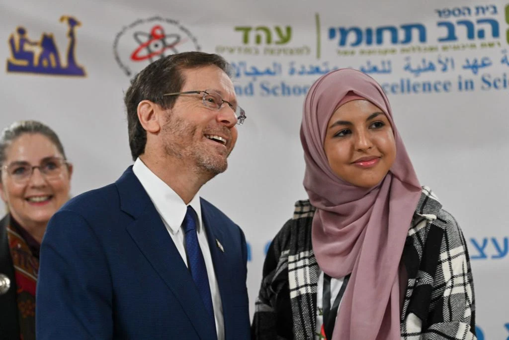 ברקע החשד לפיגוע הדריסה בב"ש: הרצוג ביקר במועצה המקומית הבדואית חורה