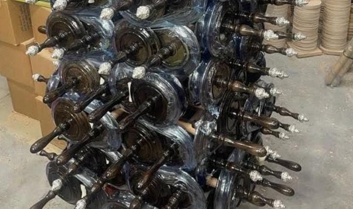 שיא כל הזמנים: שלוחי חב"ד יסיימו יחד 36 ספרי תורה ברחבי העולם