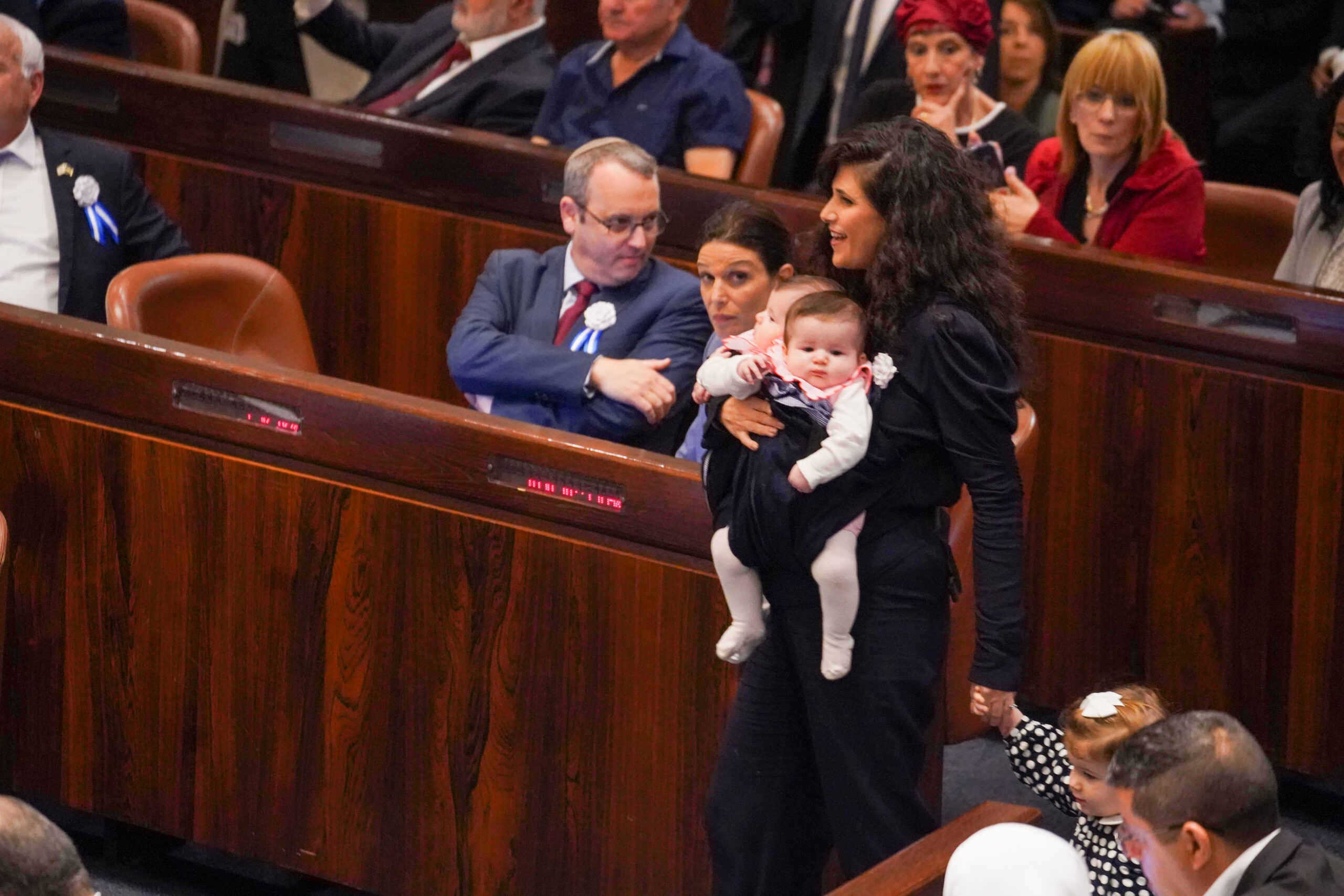 השכל עם בנותיה. צילום: דני שם טוב, דוברות הכנסת.
