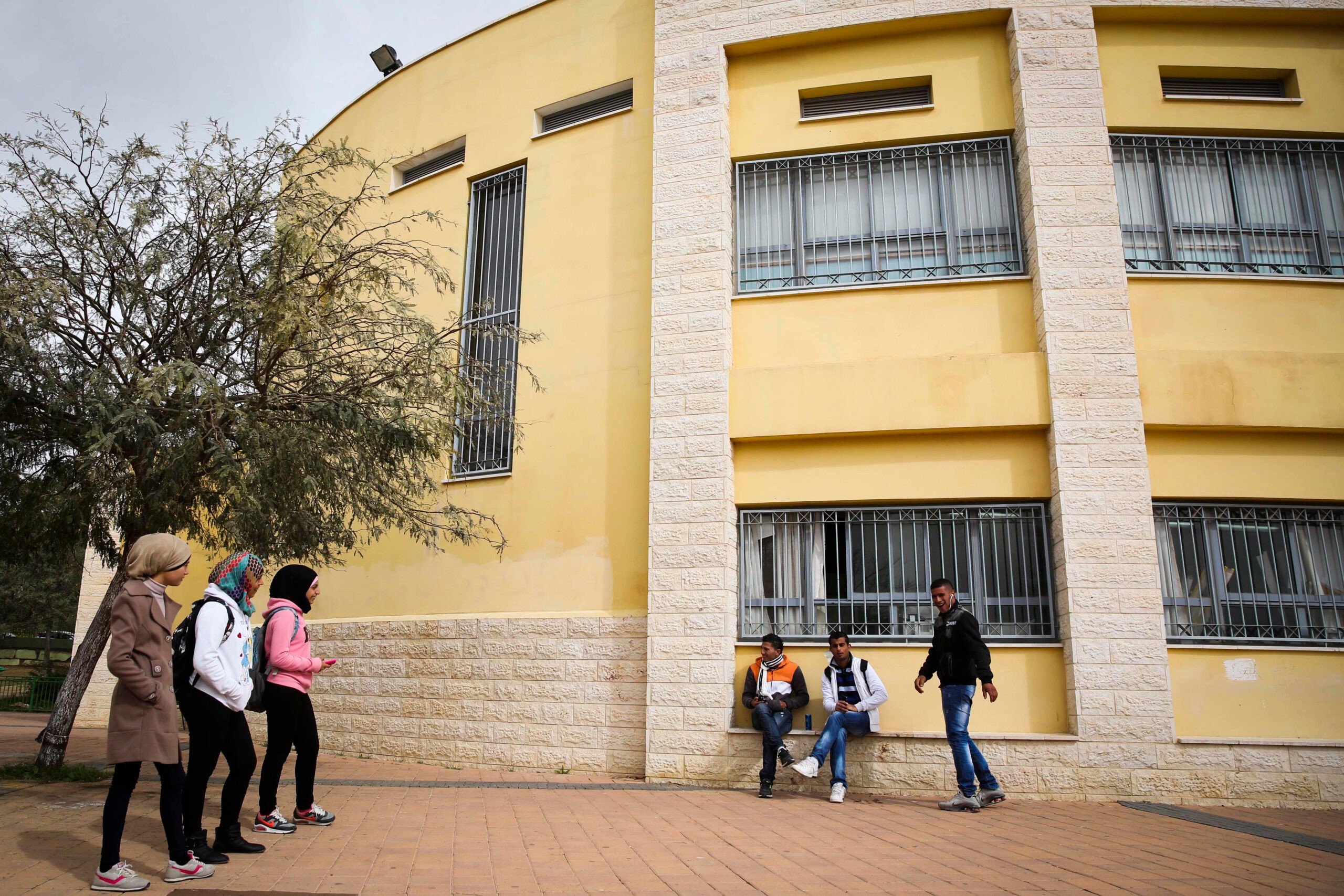 מספר פריטים שעשויים להרכיב מטען חבלה נמצאו בביה"ס ברהט