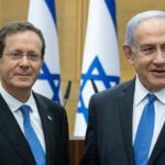 כחודש לאחר שקיבל את המנדט: נתניהו הודיע להרצוג "עלה בידי"