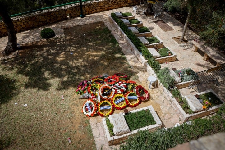 קרב טוויטר בין איש התקשורת לסטנדאפיסט: "עלוב ומסית"