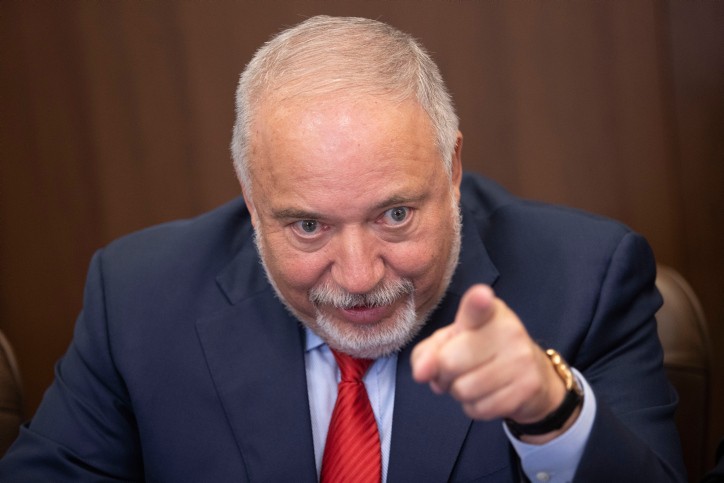 "למישהו זה נראה הגיוני?": ליברמן נגד פגרת הפסח בכנסת