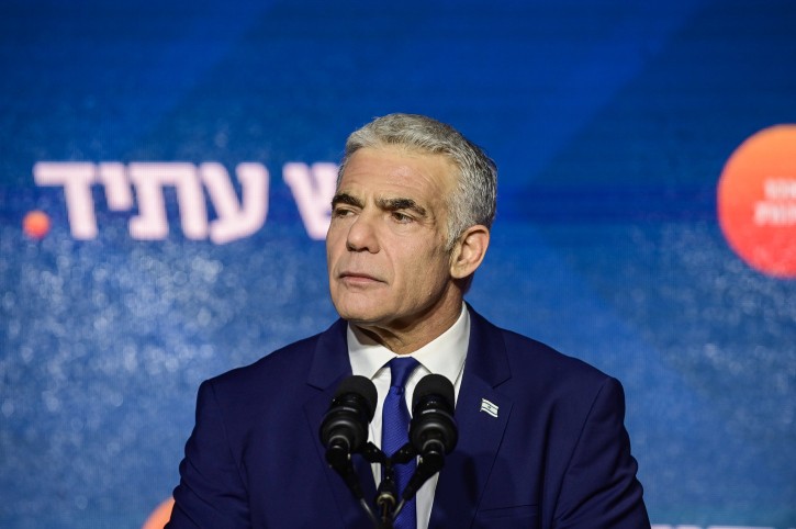 לפיד בהאשמה חמורה: "שרי הממשלה החדשה מסיתים את חיילי צה''ל נגד המפקדים שלהם"