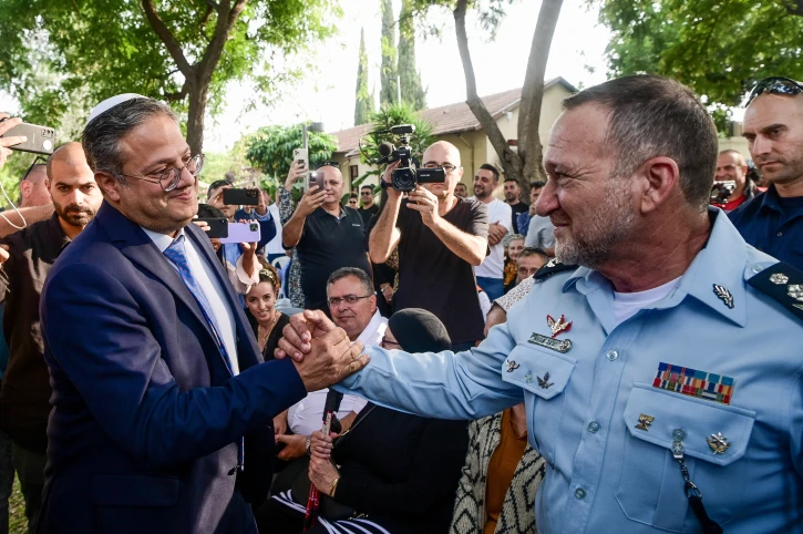 ברקע חוסר שביעות הרצון מהטיפול בהפגנות: מפקד מחוז ת"א יוזז מתפקידו