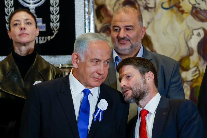 סמוטריץ' ונתניהו בהשבעת הכנסת | צילום: אוליביה פיטוסי, פלאש 90