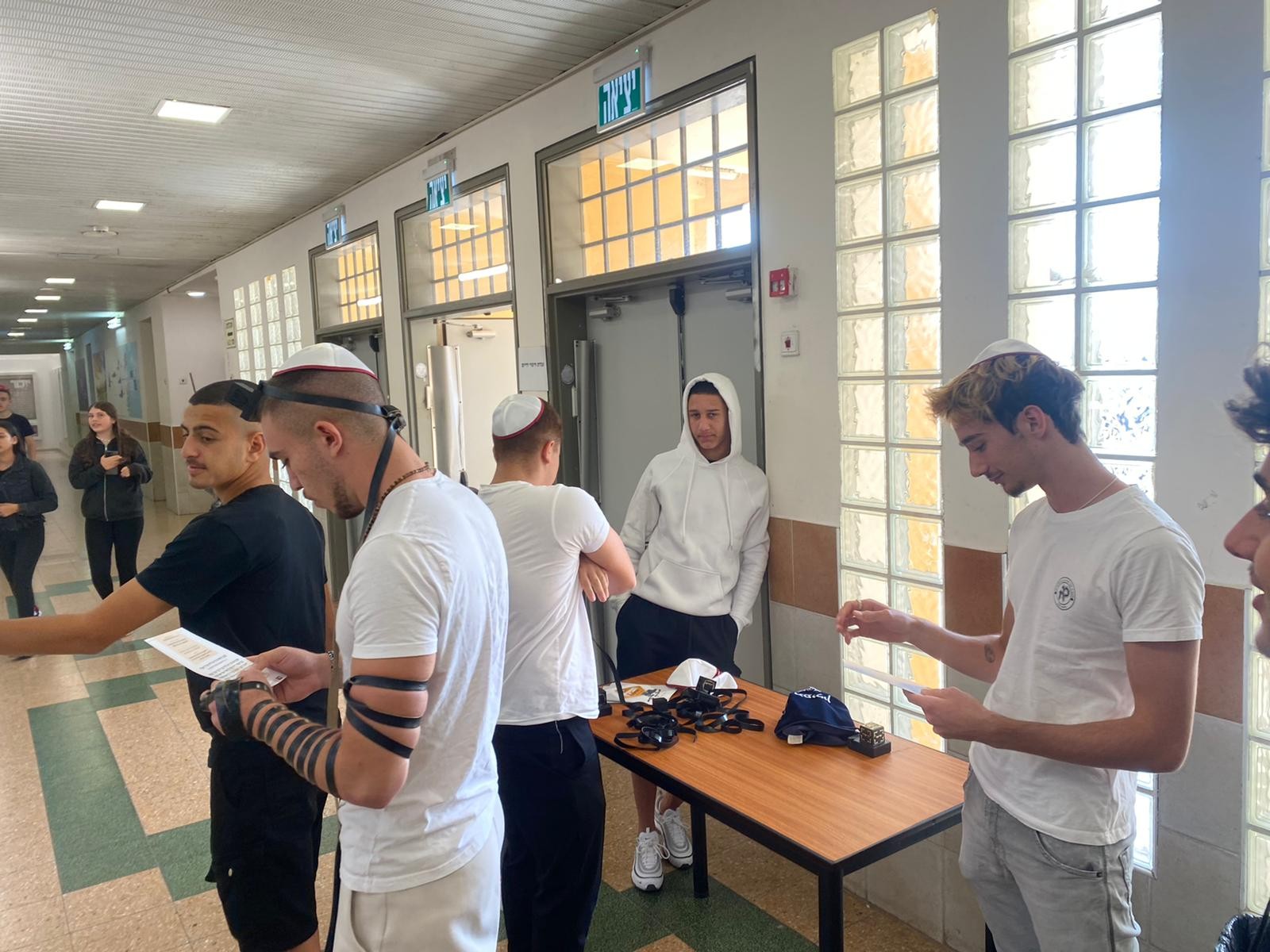 סערת התפילין בראשל"צ | "ימים לא פשוטים, מבקש סליחה מהמנהלת"