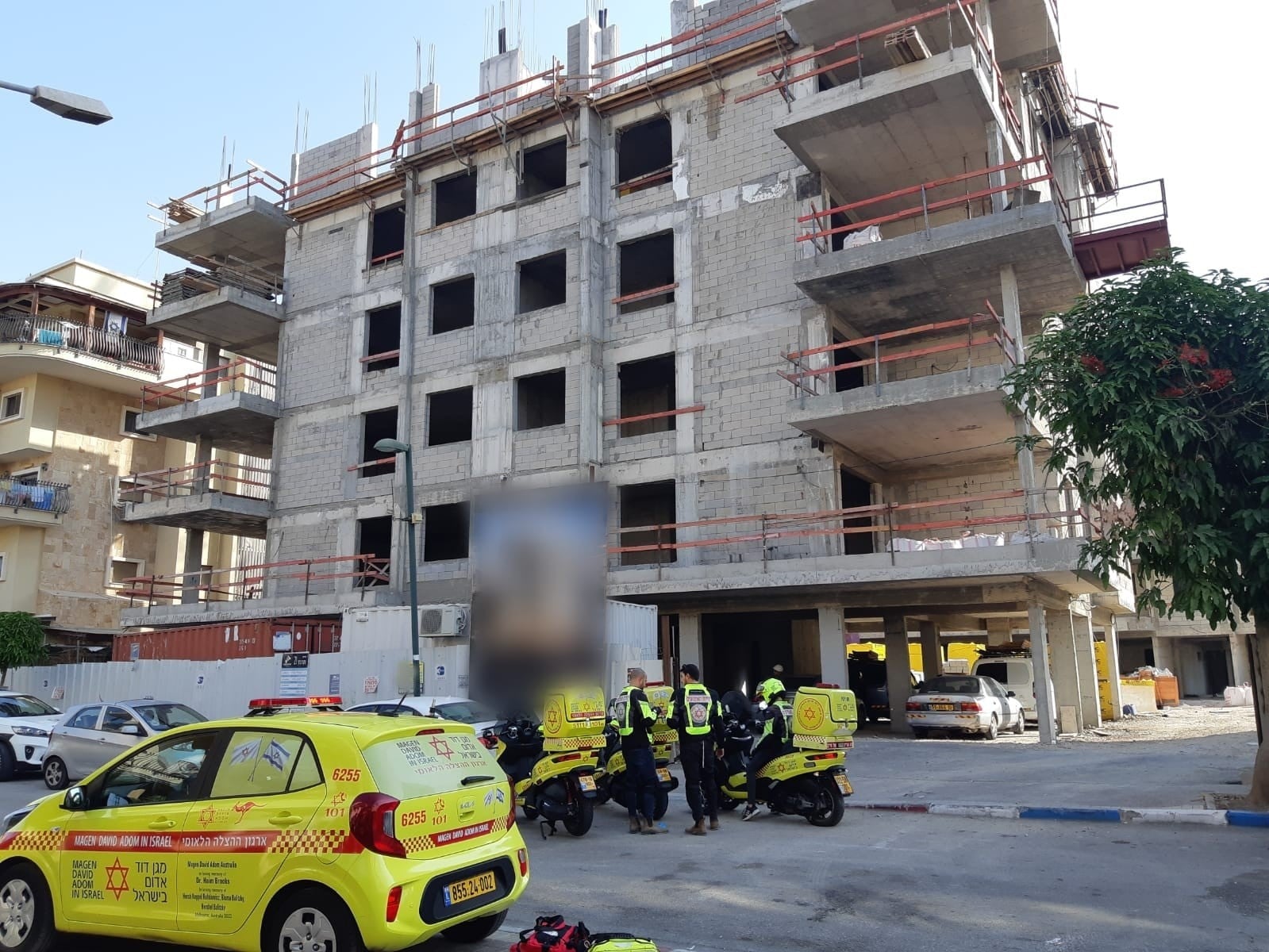 קריית אתא: פועל בן 25 נפצע קשה לאחר שנפל מגובה באתר בנייה
