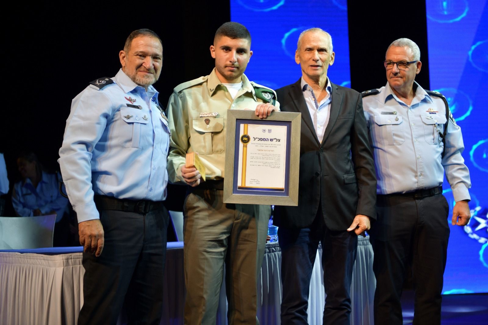 "סיפורי גבורה יחודיים": טקס הענקת עיטורים וציונים לשבח במשטרת ישראל