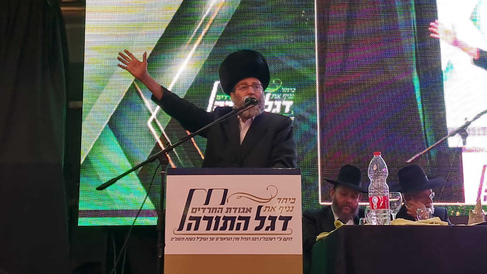 עשרות הגולשים תהו: מדוע ח"כ משה גפני חובש שטריימל?