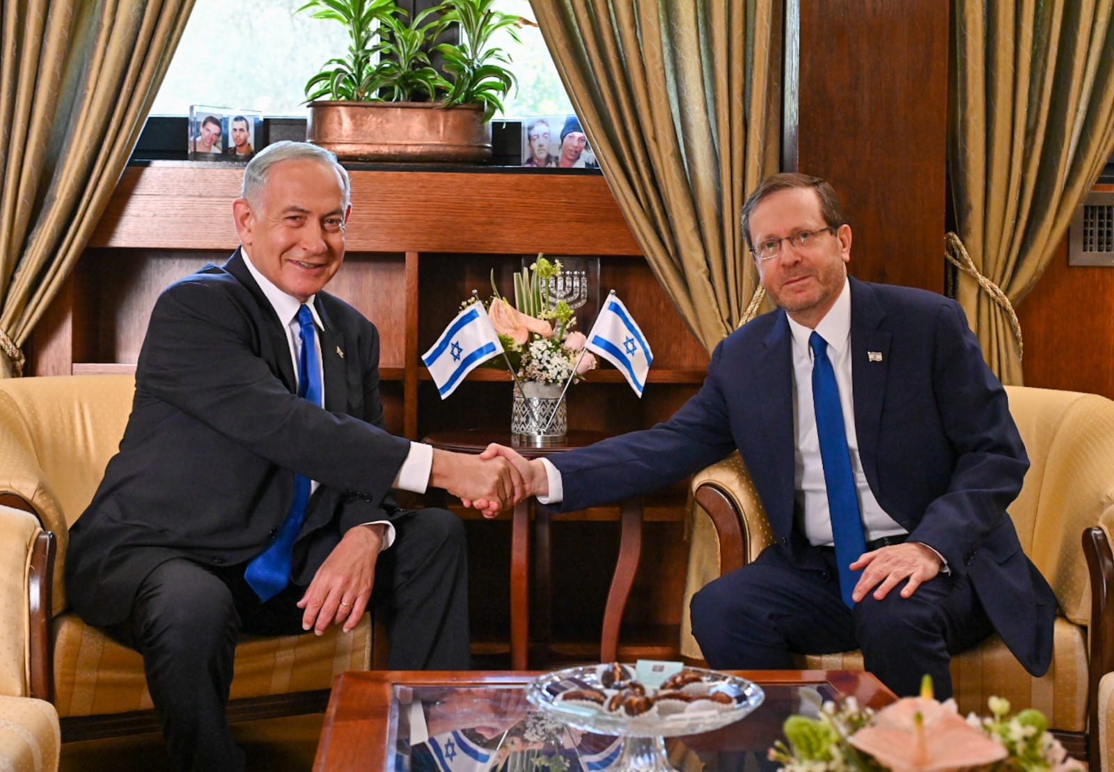 לאחר שהשיג 64 ממליצים: נתניהו קיבל את המנדט להרכבת הממשלה