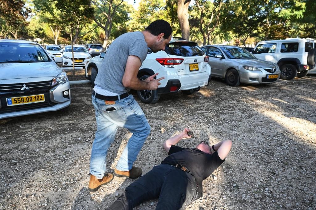 הוטחה על הקרקע במהלך הפגנה. צילום: מאיה לוין