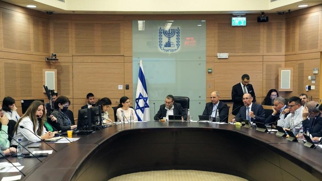 שר האוצר בדיון ועדת הכספים: "ביקשתי להשהות את העיקולים"
