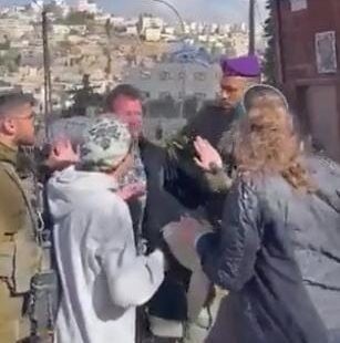 העימות בחברון. צילום מסך, שימוש לפי סעיף 27א לחוק זכויות יוצרים