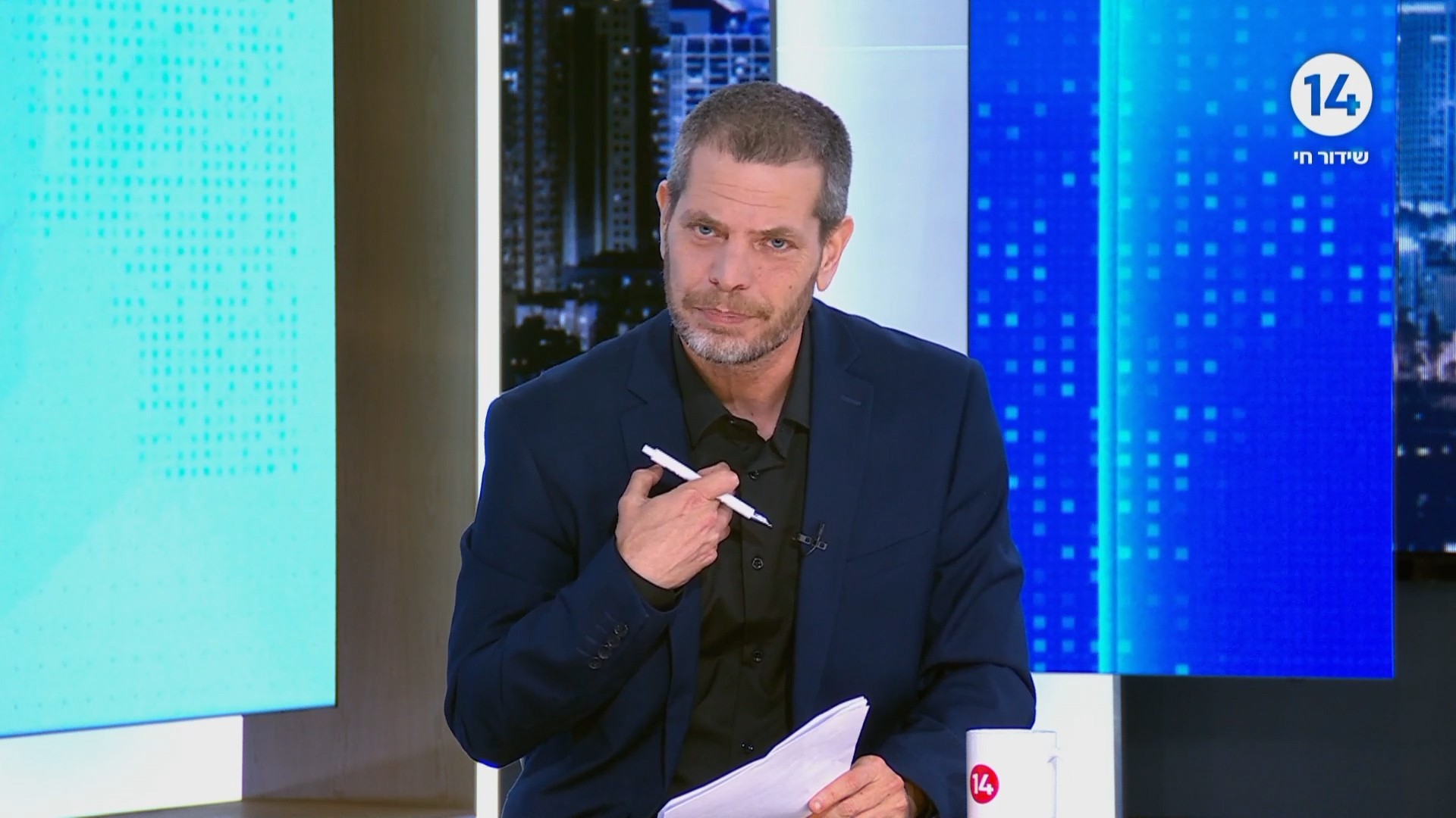 המקאמה של שי גולדן על קץ הדמוקרטיה