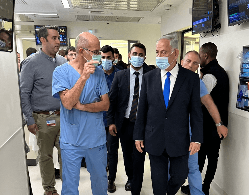 נתניהו ביקר את פצועי הפיגוע בביה"ח: "נעשה הכל כדי להחזיר את הביטחון"