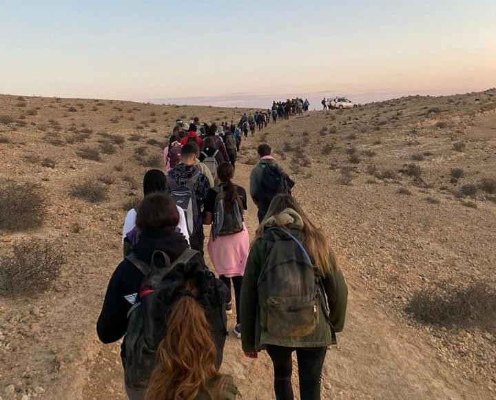 "ממשיכים את דרך המכבים": בוגרי המכינה גור אריה צעדו בנגב