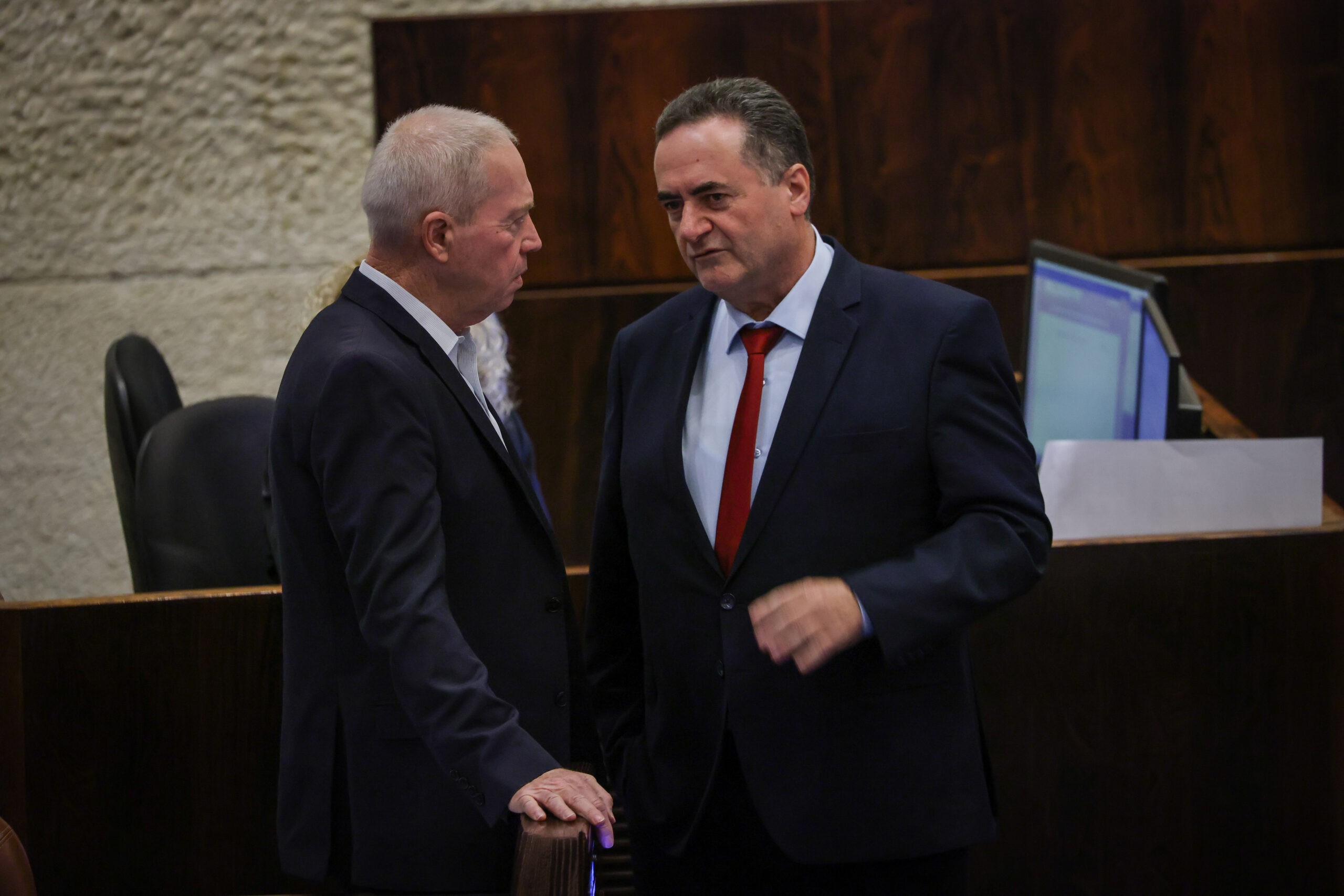 גורמים במשרד החוץ נגד גלנט: "האמירות נגד צרפת אינן במקומן"