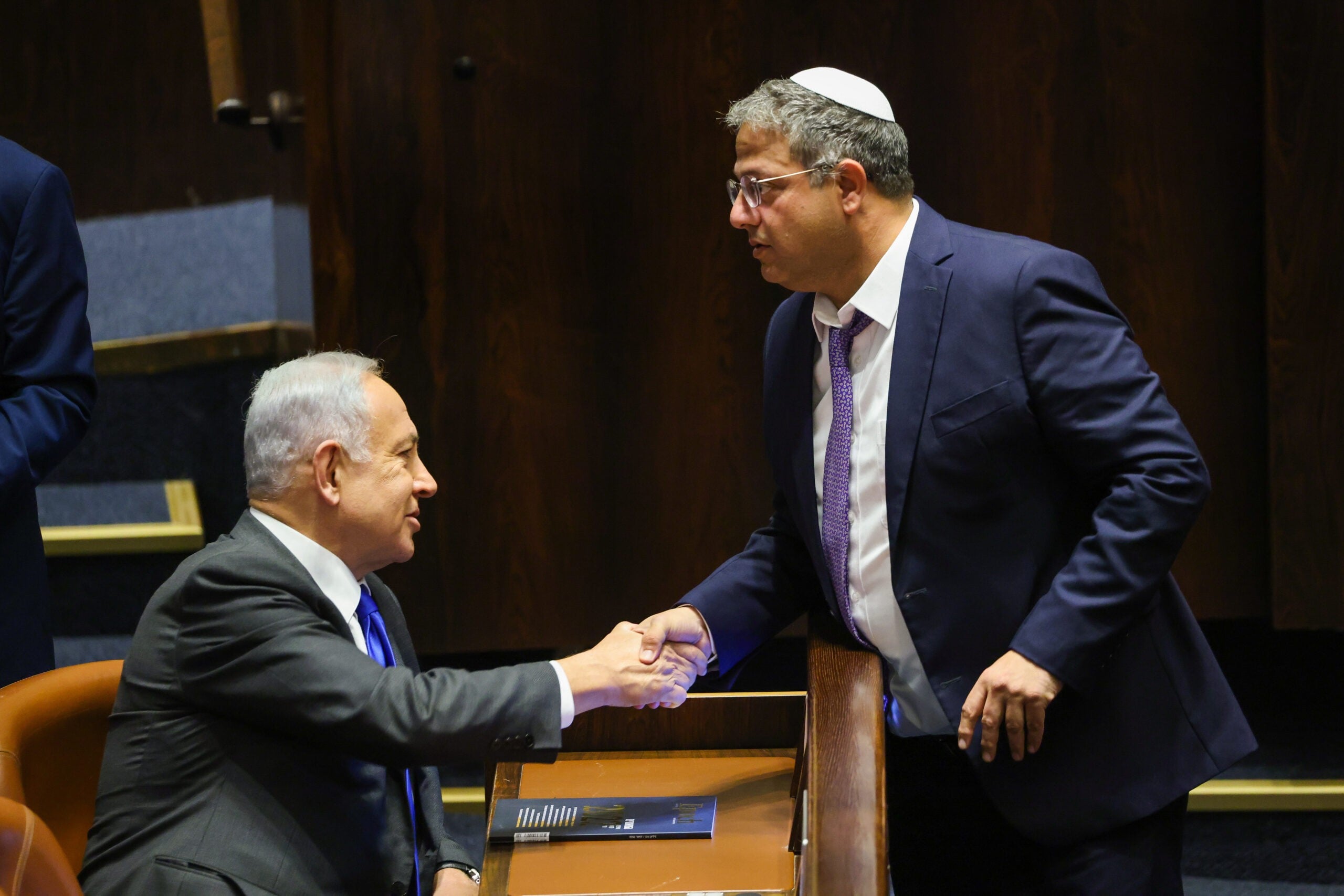 בן גביר מתריע: אין יכולת להתמודד עם כמות המתפללים בהר הבית
