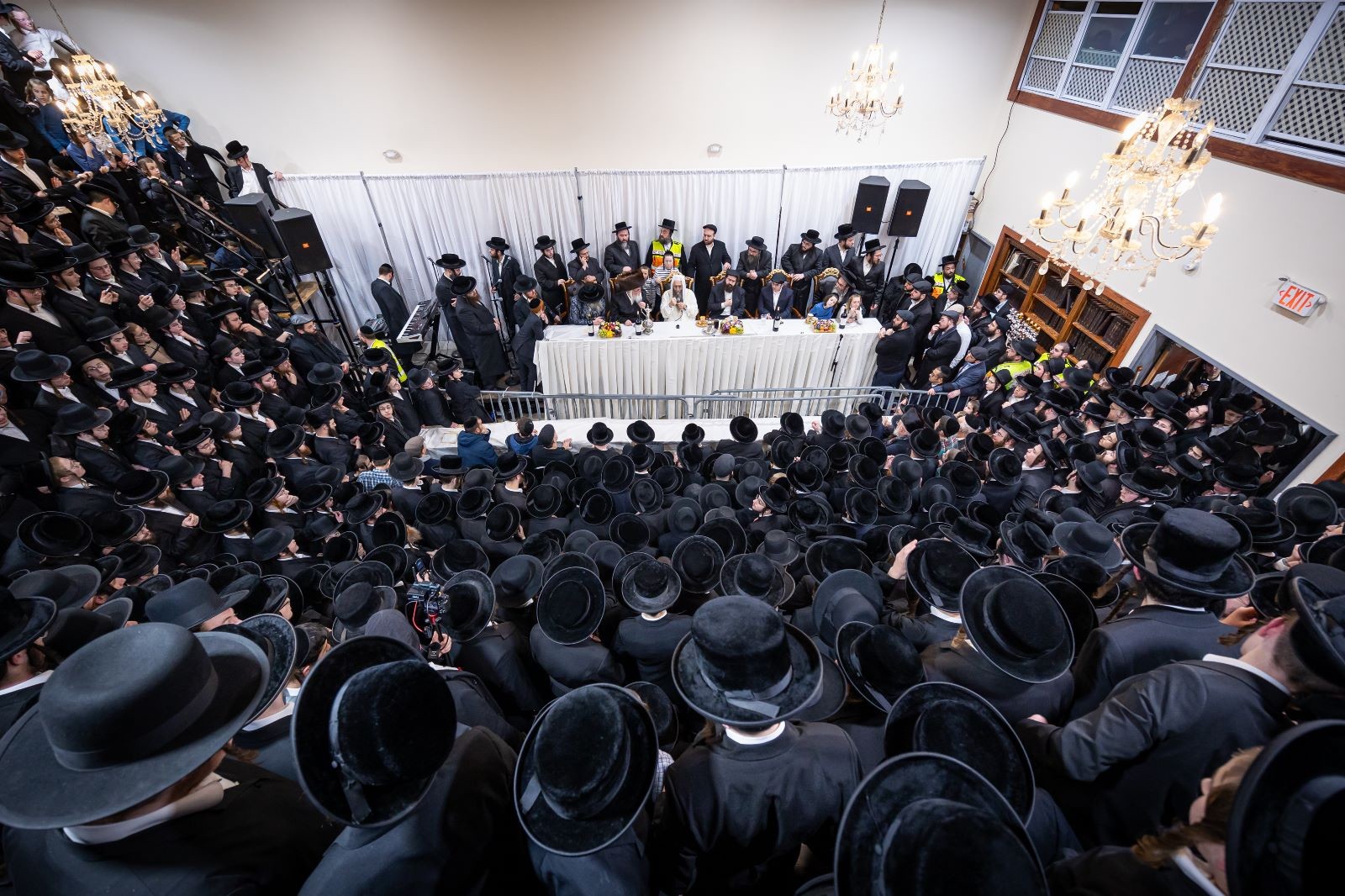 האדמו"ר פינטו הדליק נרות חנוכה בניו יורק - אלפים השתתפו