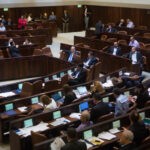 החרדים יצביעו נגד האופוזיציה, אך מאותתים: צעדים נוספים בדרך