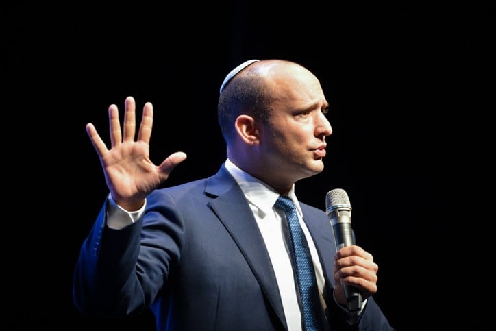 פגיעה בביטחון: בנט חשף בניגוד לחוק את זהותו של מאבטח שב"כ