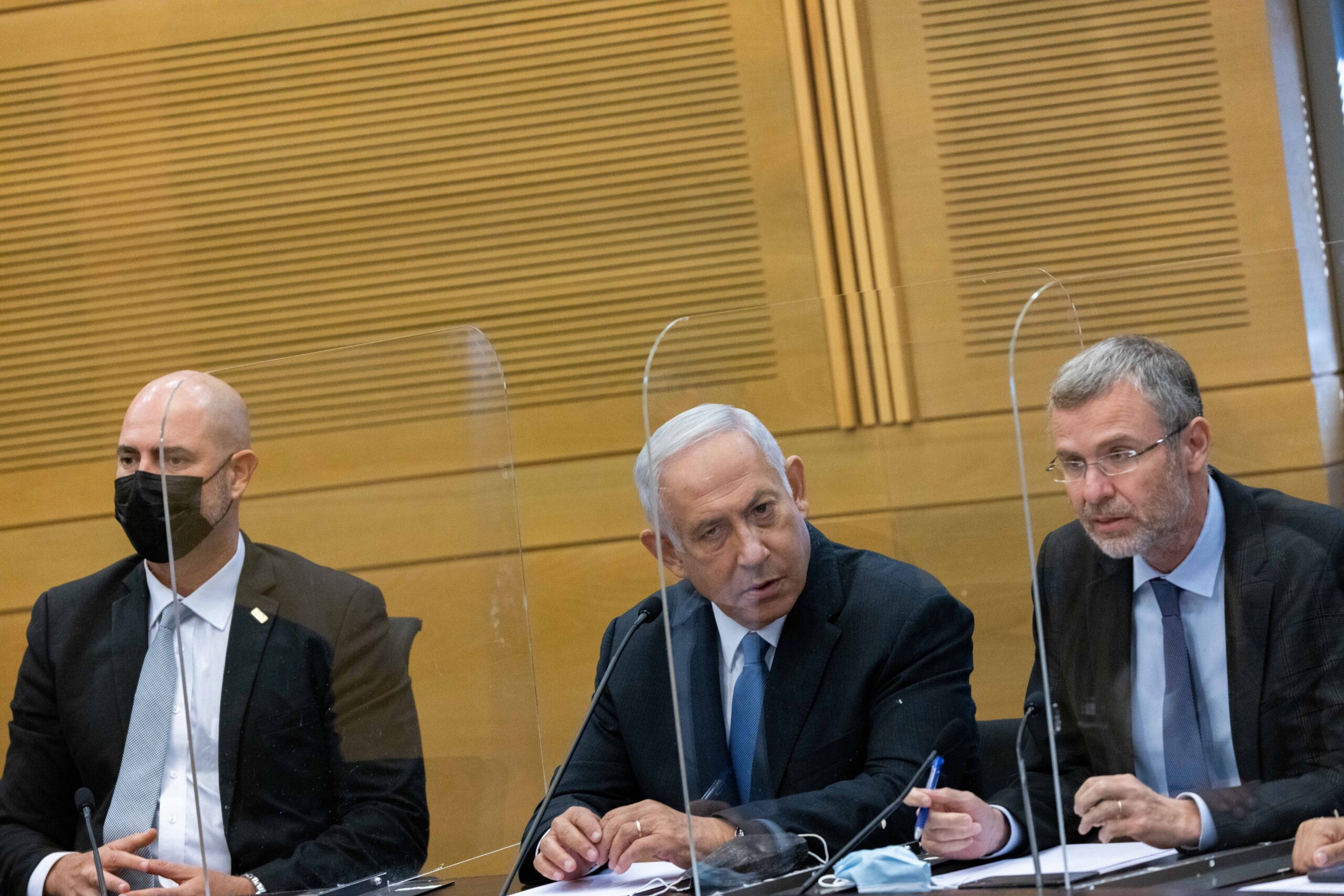 סקר מיוחד: את מי הציבור רוצה לראות במשרדי החוץ והמשפטים?