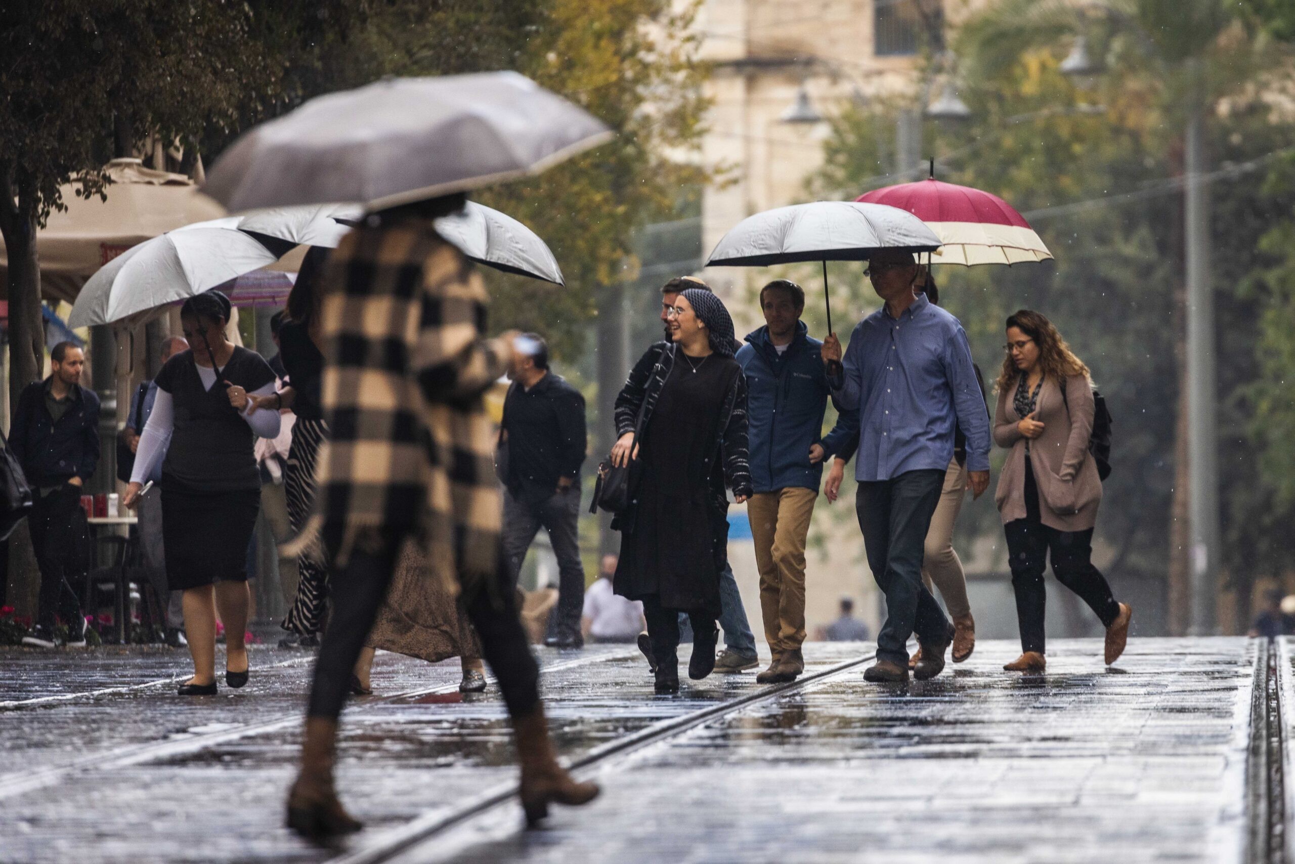 החורף חוזר: גשם ברחבי הארץ, סופות רעמים ושיטפונות במדבר | התחזית