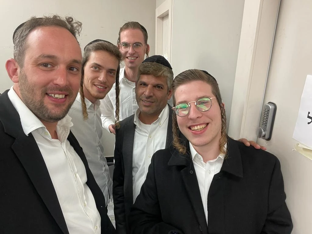 "אגרוף בבטן": חרדים שיתפו תמונה - זו התגובה המביכה שקיבלו