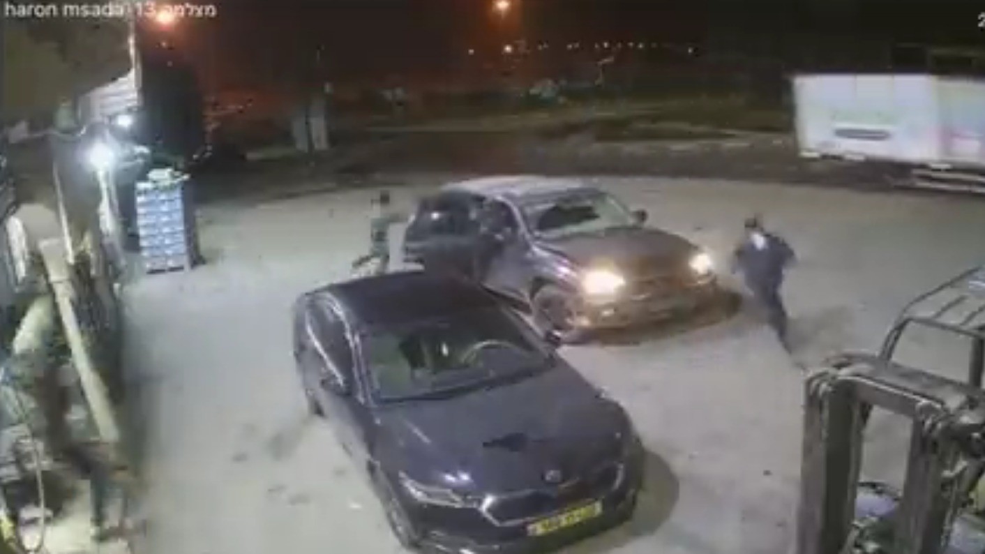 הוברחו באמצעות בלון גז. תיעוד: מתוך מצלמות האבטחה