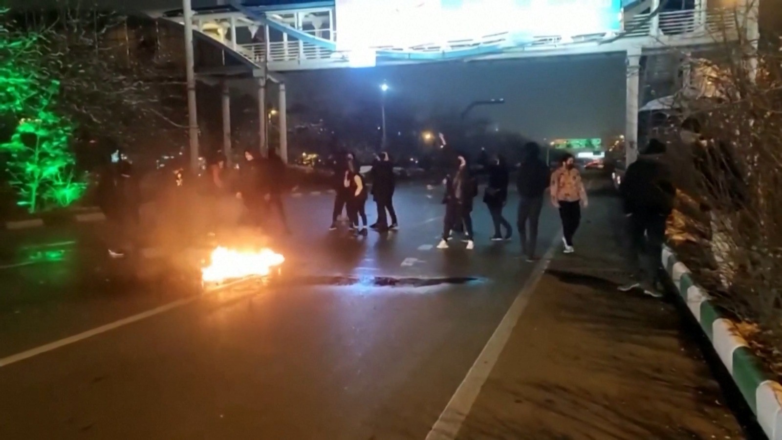 לא בפעם הראשונה: משמרות המהפכה הוציאו להורג מפגין בתלייה