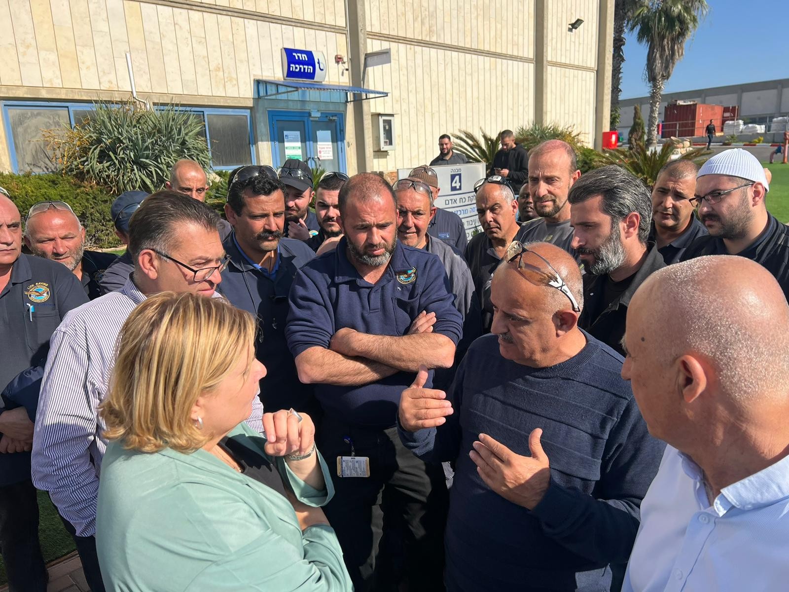 "מחייב מעורבות הממשלה": השרה ברביבאי נפגשה עם עובדי מפעל להבים