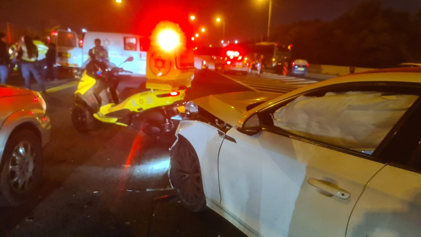 תאונה קשה בכביש איילון: שלושה נפצעו, ביניהם אחד באורח קשה