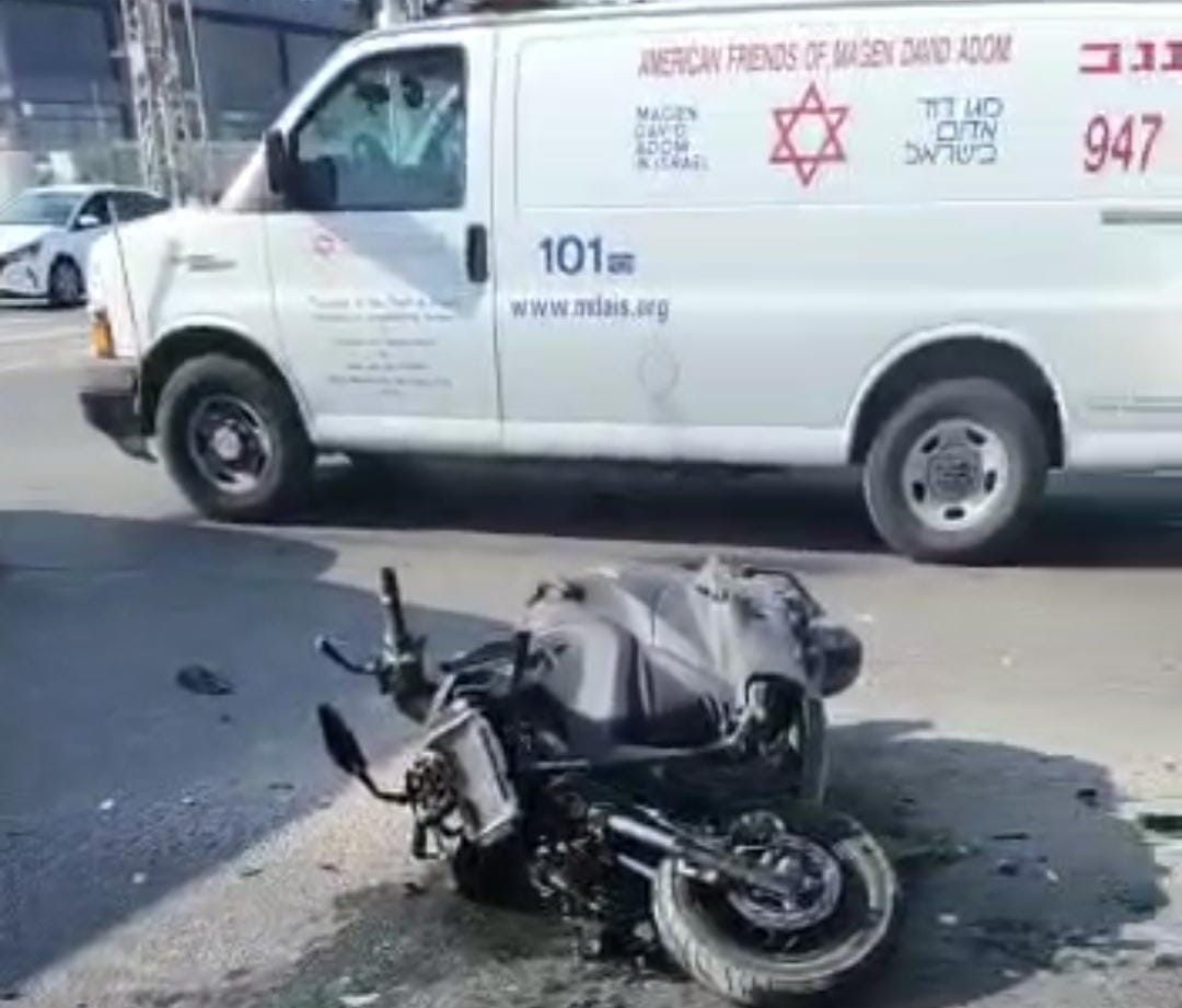 רוכב אופנוע כבן 25 נהרג מפגיעת רכב בבאר שבע
