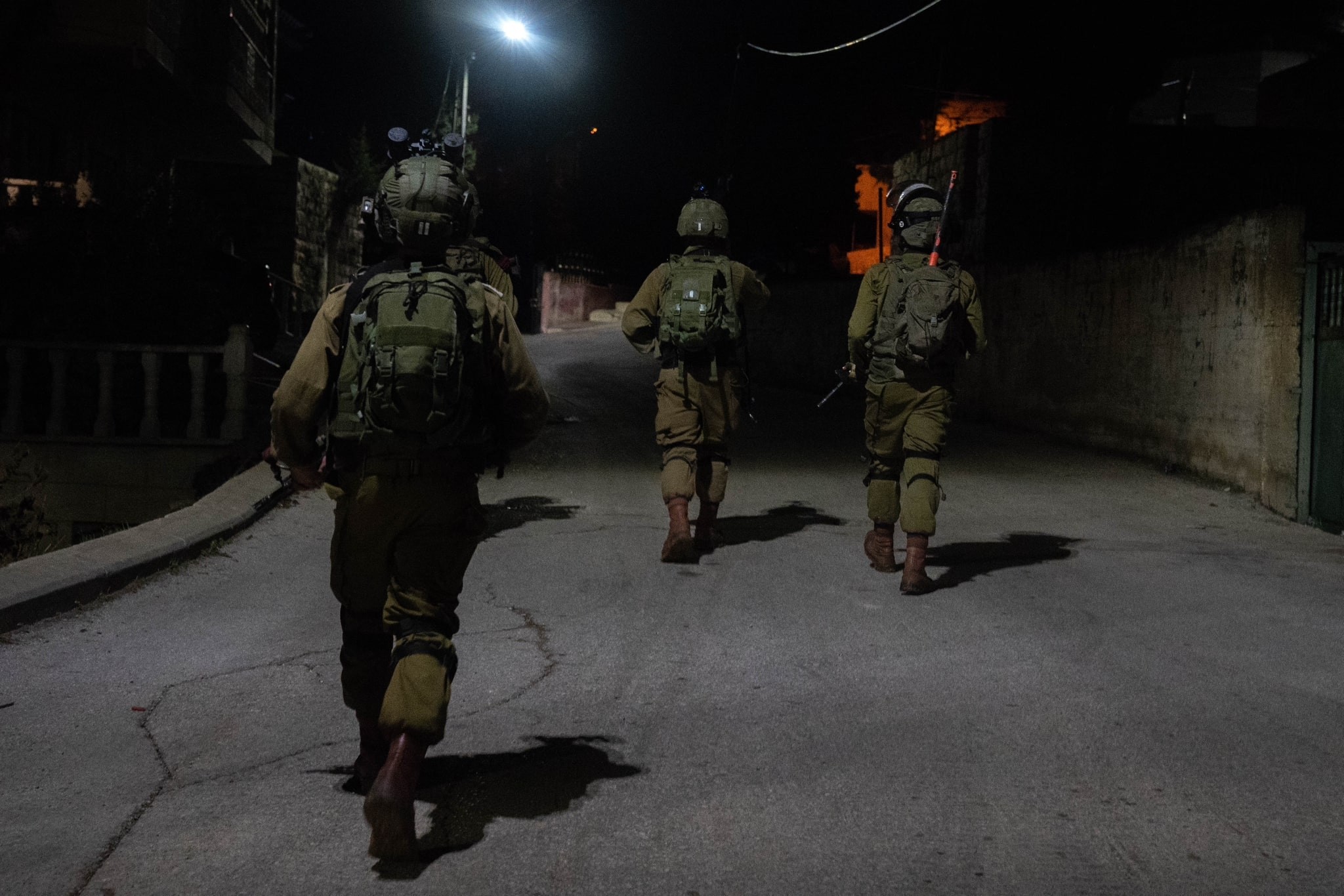 במהלך פעילות ביו"ש: מחבלים ערבים ירו והשליכו מטענים לעבר כוחותינו
